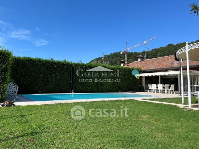 Casa bi/trifamiliare in residenziale in Via Barcuzzi