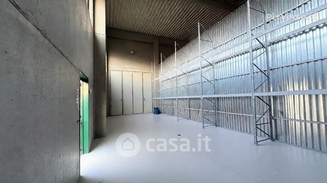 Capannone in commerciale in Via Nazario Sauro 45