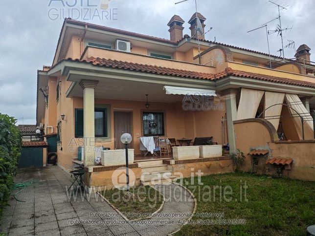 Villetta a schiera in residenziale in Via Della vergine 11