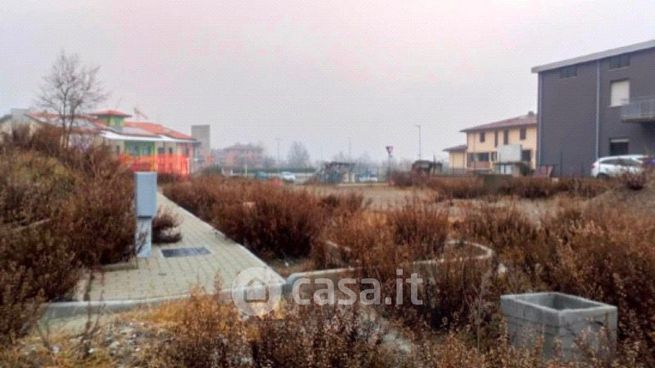 Terreno agricolo in commerciale in Via Radici Nord