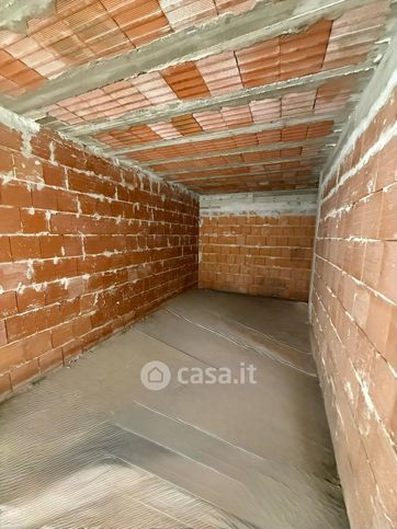 Box/posto auto in residenziale in Via Giudici
