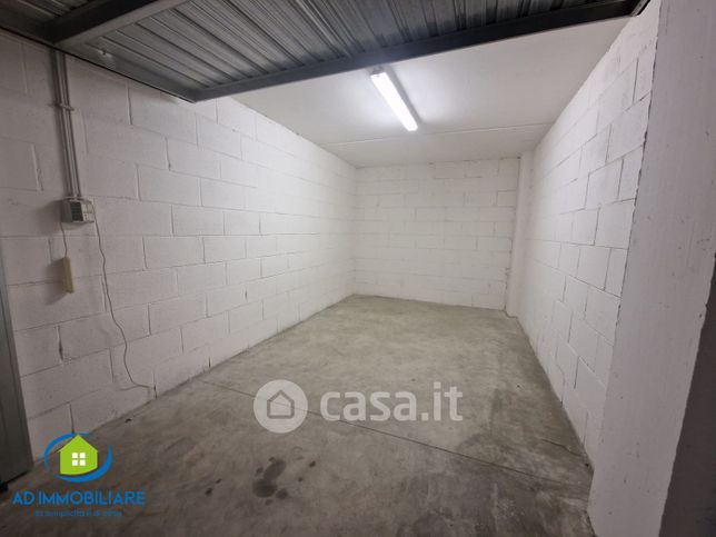 Box/posto auto in residenziale in Via Giuseppe Rosati 41