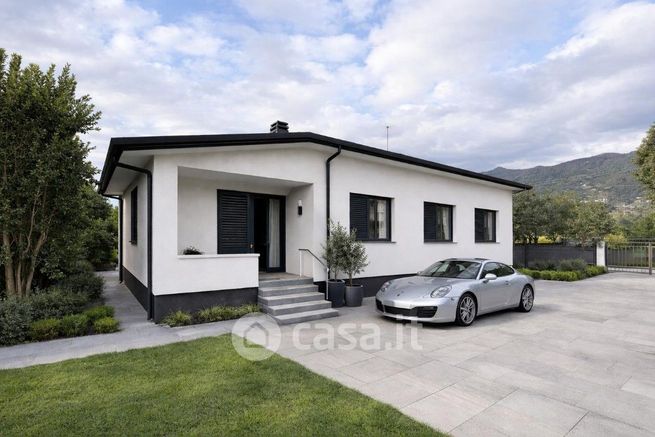 Villa in residenziale in Via Risciolo
