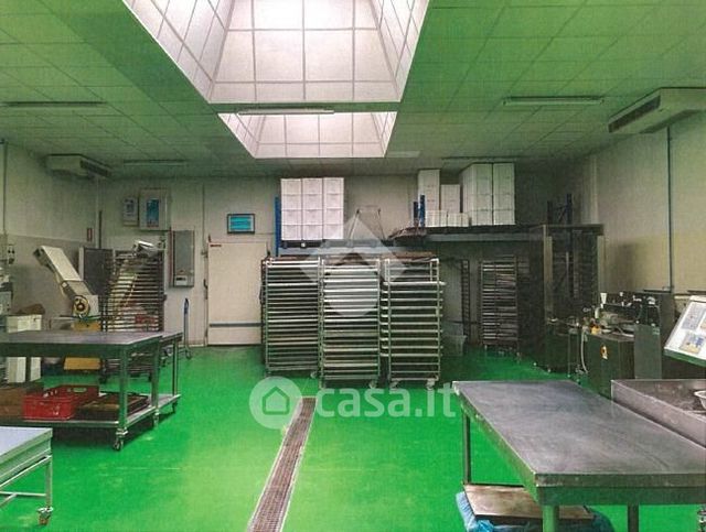 Capannone in commerciale in Via Stezzano 18
