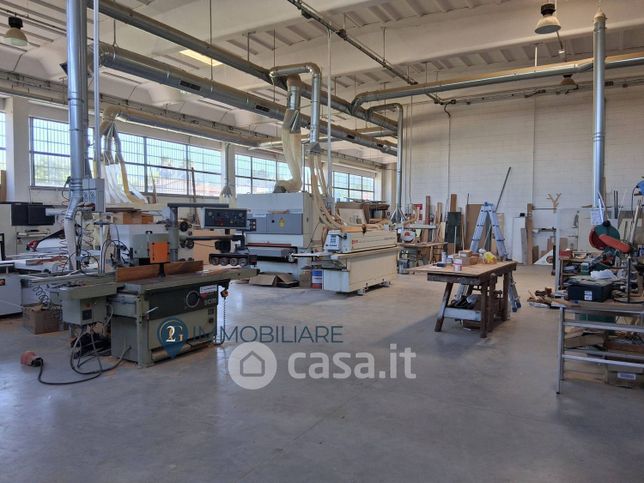 Capannone in commerciale in Via Aurelia 6