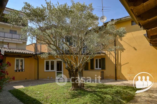 Casa indipendente in residenziale in Via Boschis 3