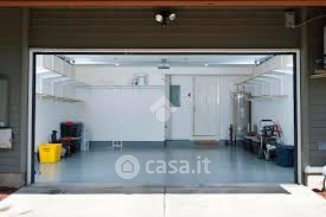 Garage/posto auto in residenziale in Piazza Umberto I 6