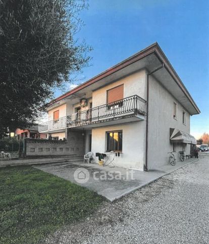 Casa indipendente in residenziale in Via Rugoletto 27