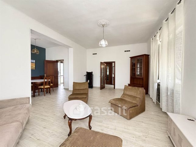 Casa indipendente in residenziale in 