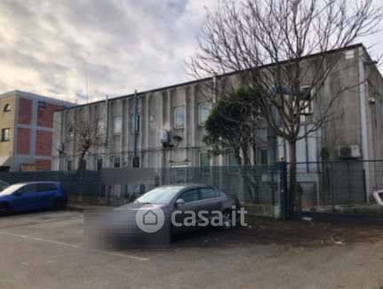 Capannone in commerciale in Via Leonardo da Vinci