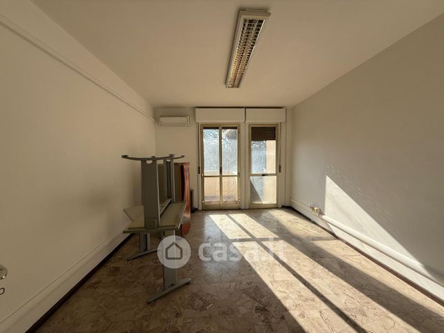 Ufficio in commerciale in Via Nino Bixio 35