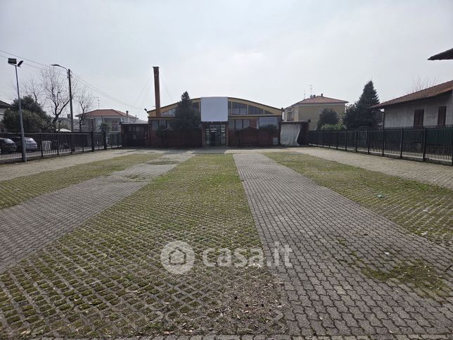 Capannone in commerciale in Via Mincio