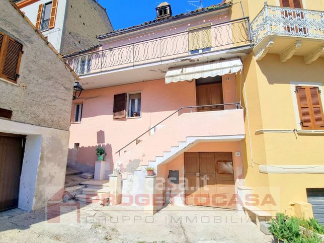 Casa indipendente in residenziale in Via Giacomo Leopardi