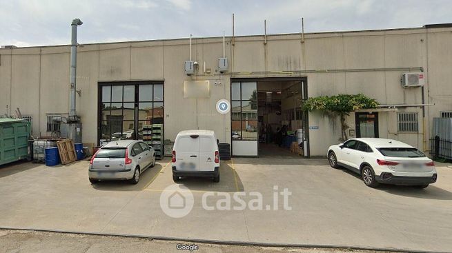 Capannone in commerciale in Via dell'Artigianato 42