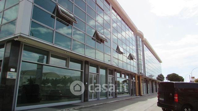 Ufficio in commerciale in 