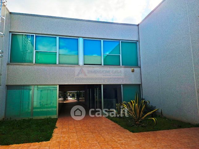 Ufficio in commerciale in 