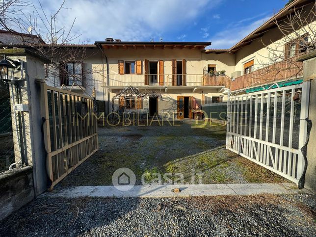 Casa indipendente in residenziale in Viale dei Tigli 9
