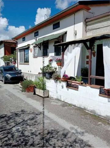 Casa indipendente in residenziale in Via Vitellino 78