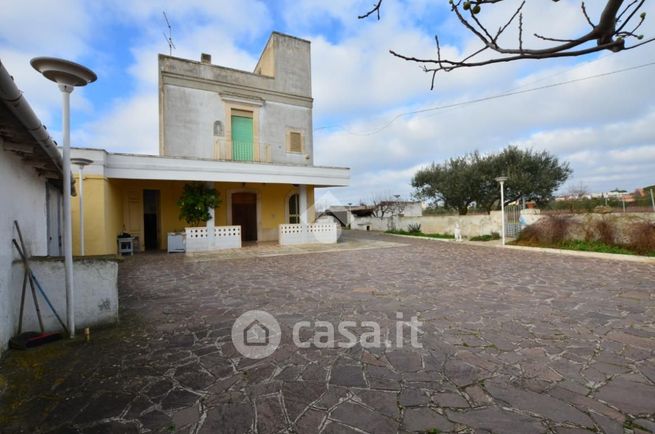 Villa in residenziale in Via Federico II di Svevia 106