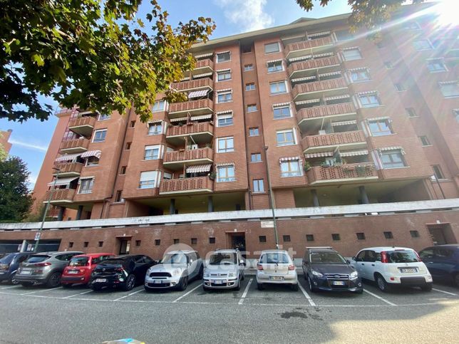 Box/posto auto in residenziale in Via Pietro Cossa 280