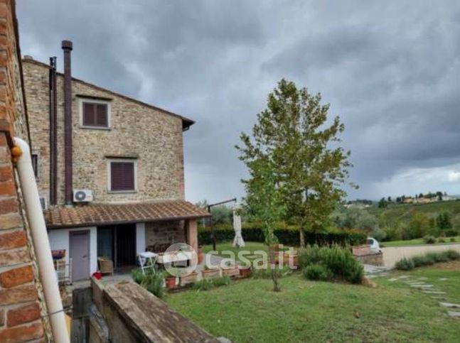 Casa indipendente in residenziale in Via Lucardese 62