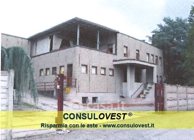Capannone in commerciale in Via G. Puccini 8