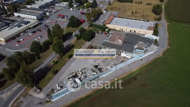 Capannone in commerciale in Via Parolino