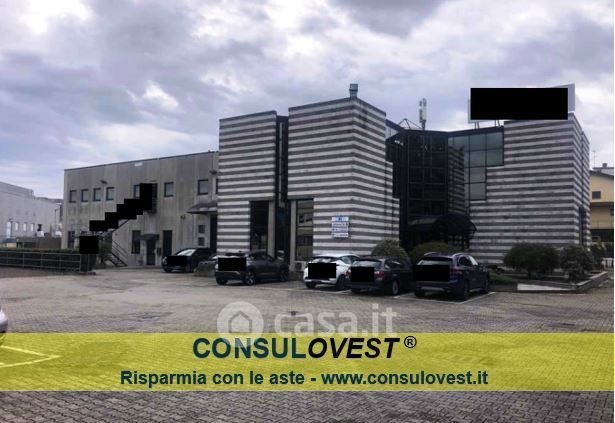 Capannone in commerciale in Via Giuseppe Ungaretti 7