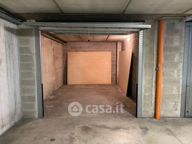 Box/posto auto in residenziale in Via Pietro Gobetti 9