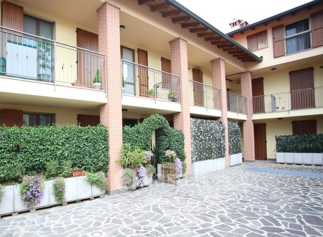 Appartamento in residenziale in Via Camate 3