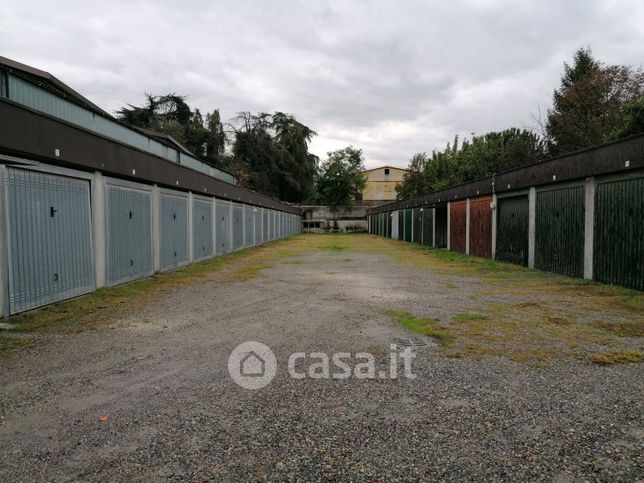 Box/posto auto in residenziale in Via Emilio Caldara 83
