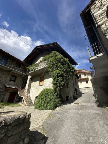 Casa indipendente in residenziale in Strada Statale 26 della Valle d'Aosta