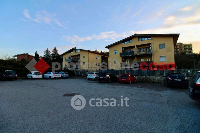 Appartamento in residenziale in Via Cangiano 7