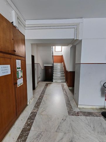 Ufficio in commerciale in Via del Sole 28