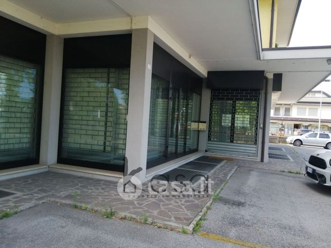 Ufficio in commerciale in 
