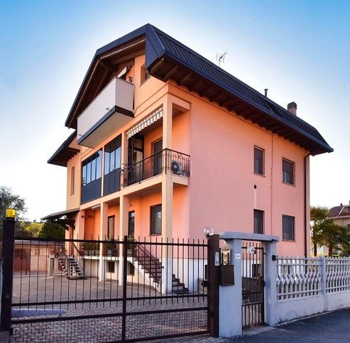Appartamento in residenziale in Via Madonnini 84