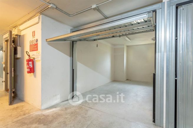 Garage/posto auto in residenziale in Via dei Bassi