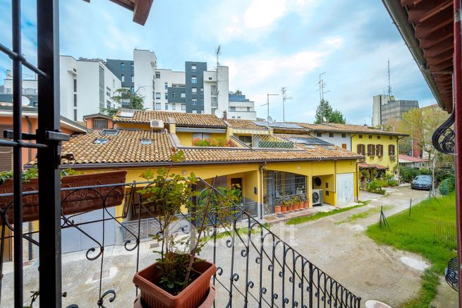 Villa in residenziale in Strada Scaglia Est 68