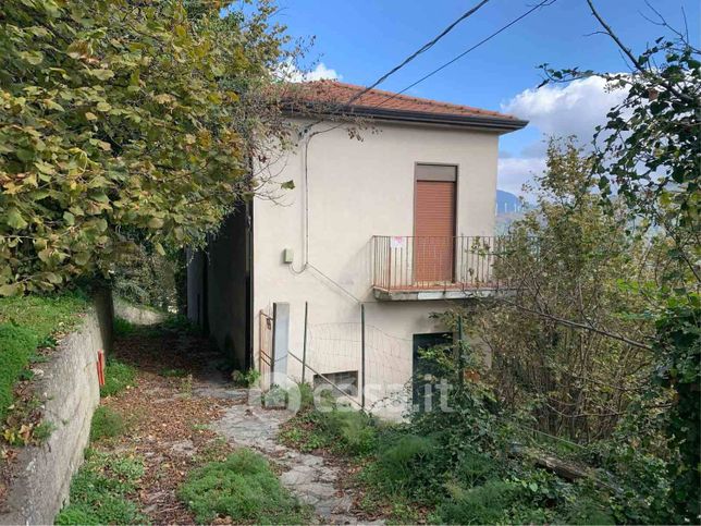 Casa indipendente in residenziale in 