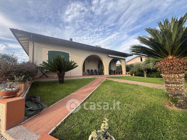Casa indipendente in residenziale in 