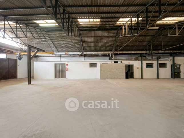 Capannone in commerciale in Via D.Orione 15