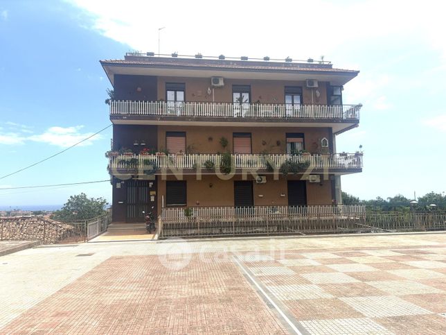 Appartamento in residenziale in Via Finocchiari 143