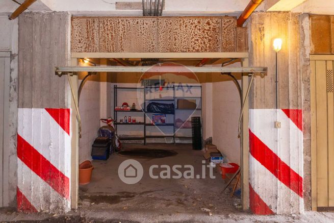 Garage/posto auto in residenziale in Via Stazione 11