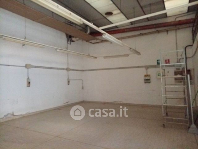 Capannone in commerciale in Via Lago d'Idro