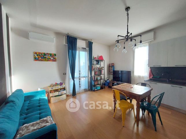 Appartamento in residenziale in Via Emilia Levante 143