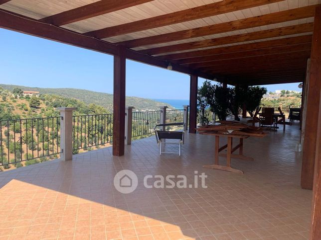 Villa in residenziale in Via dello Scirocco