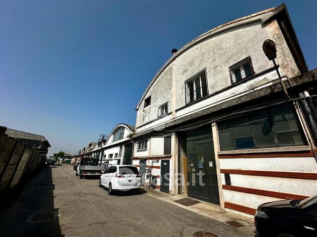 Capannone in commerciale in Via B. Buozzi 21