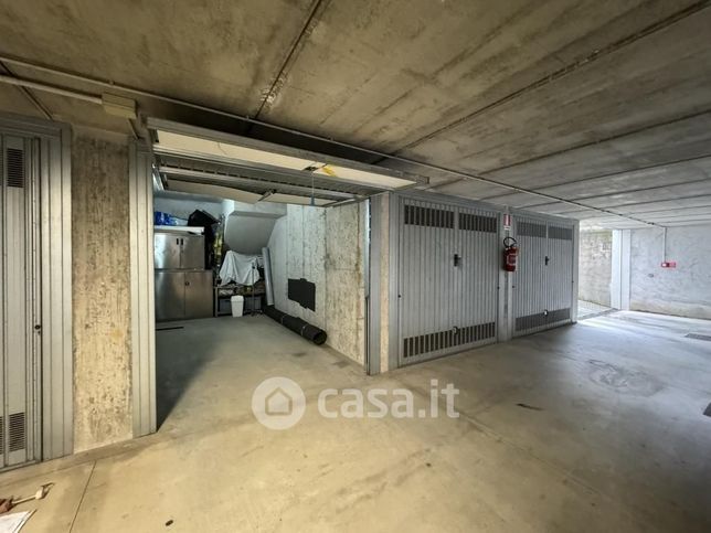 Box/posto auto in residenziale in Via Vimercate