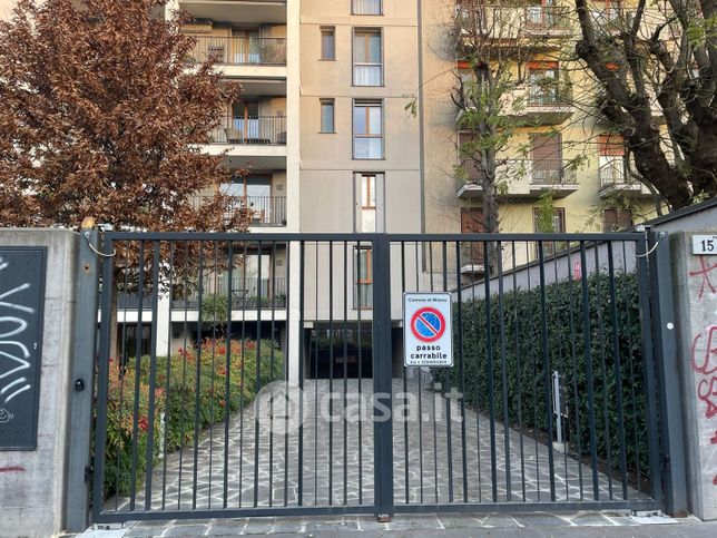 Garage/posto auto in residenziale in Via Mario Pichi 15