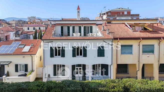 Casa indipendente in residenziale in Via Ciro Menotti